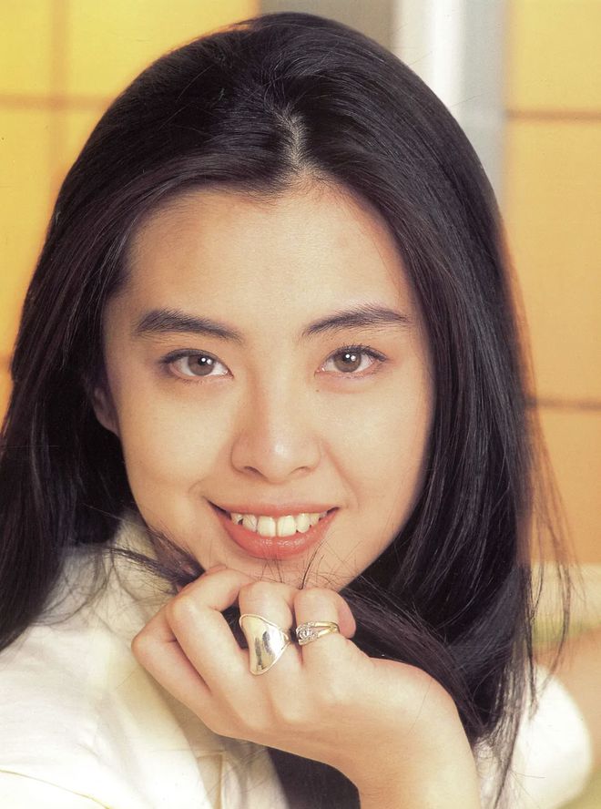 哥华住了16年的王祖贤她的钱都是从何而来爱游戏app最新登录入口不工作不拍戏在温(图3)
